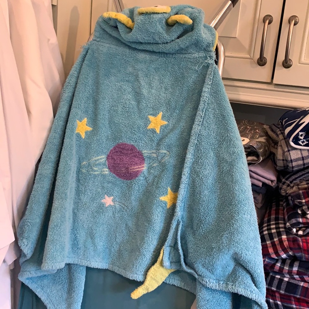 Alien towel